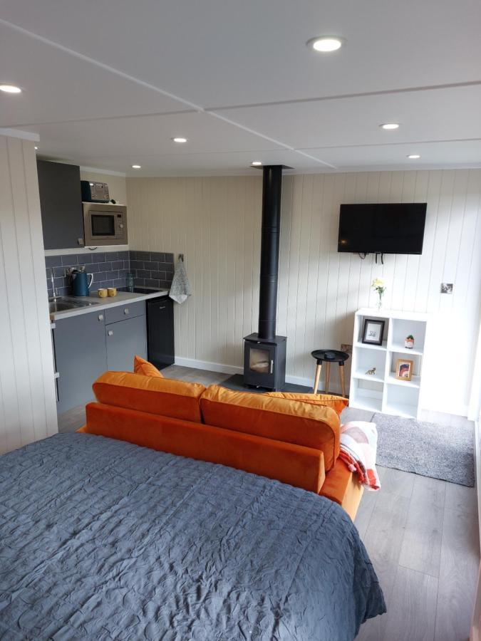 The Den - Modern Cabin With Wood Burning Stove Ludchurch Екстер'єр фото